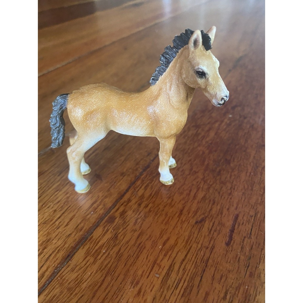 2011 Tennessee Walker Yearling Foal Figure Schleich 3.5" x 3"